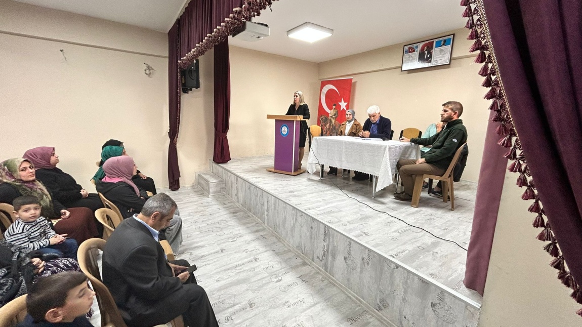 Okul Aile Birliği Seçim Toplantısı okulumuzun konferans Salonunda Gerçekleşti.